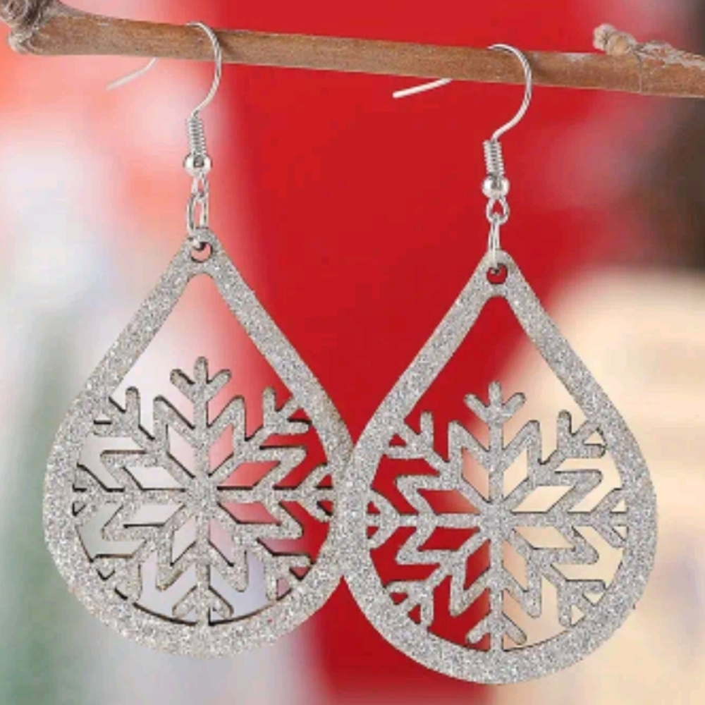 Elegant Silver Snowflake Earrings